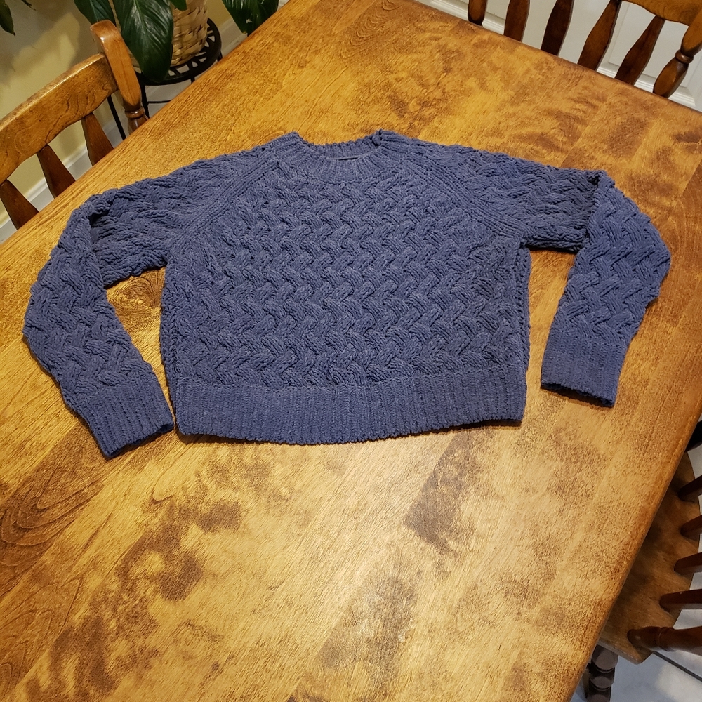 Kendall and Kylie crop sweater. Blue. Size S.